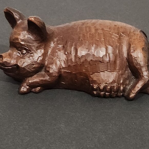 Vintage Mama Pig & Piglets Red Mill Mfg. Carved Handcrafted Brown Pecan Shell - Picture 2 of 9
